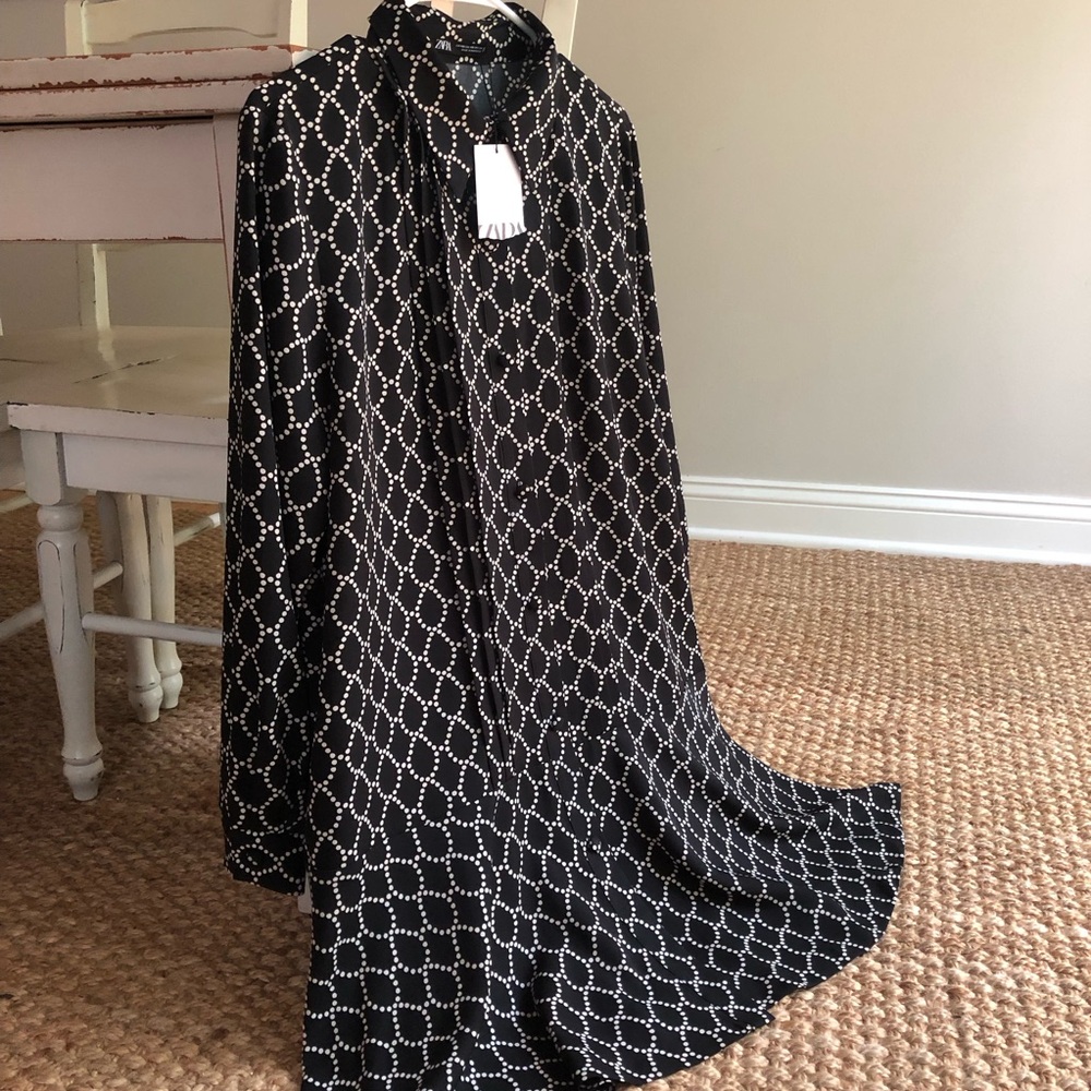New with Tag: Zara Long Sleeve Dress. Size XXL